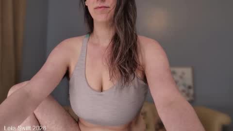 Snapshot of leiaswift chatting on February 16, 2026, 5:09 pm Leia Swift online show from February 16, 2026, 5:09 pm