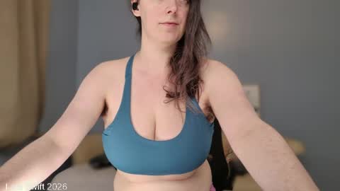 Snapshot of leiaswift chatting on April 4, 2026, 1:08 pm Leia Swift online show from April 4, 2026, 1:08 pm