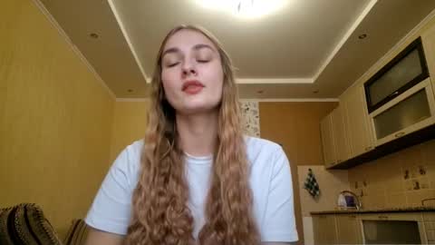 Snapshot of leiawamble chatting on February 23, 2026, 7:17 am Luna online show from February 23, 2026, 7:17 am