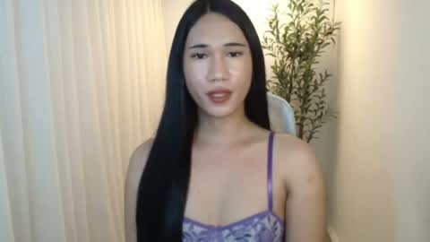 Snapshot of leighs_celine chatting on June 17, 2026, 12:50 pm leighs_celine online show from June 17, 2026, 12:50 pm
