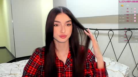 Snapshot of leila_4ever chatting on January 27, 2025, 8:17 pm Leila online show from January 27, 2025, 8:17 pm