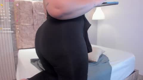 leilapons online show from November 11, 2025, 11:16 pm