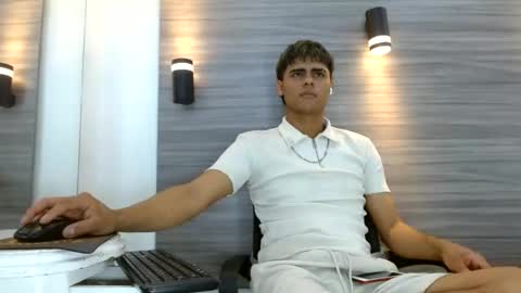 Snapshot of lelehott01 chatting on June 24, 2026, 2:32 am lelehott01 online show from June 24, 2026, 2:32 am