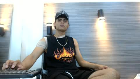 Snapshot of lelehott01 chatting on June 25, 2026, 2:44 am lelehott01 online show from June 25, 2026, 2:44 am