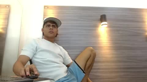 Snapshot of lelehott01 chatting on July 14, 2026, 3:22 am lelehott01 online show from July 14, 2026, 3:22 am