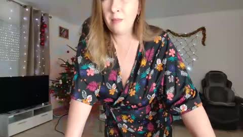 YOUR ELENA online show from December 17, 2024, 11:06 am