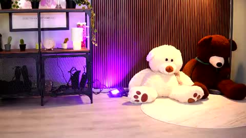 Lena Laurent online show from August 4, 2026, 9:12 am