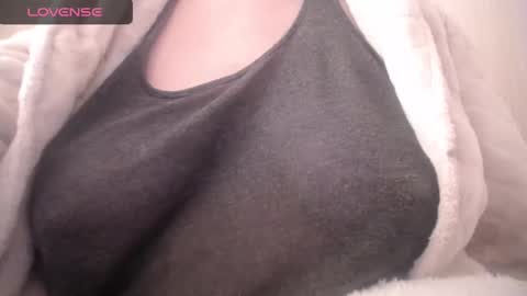 lenagolden online show from February 12, 2025, 11:18 am