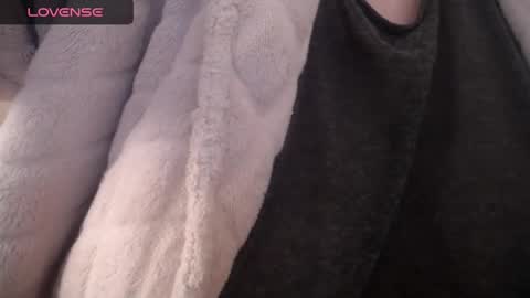 lenagolden online show from February 13, 2025, 11:28 am