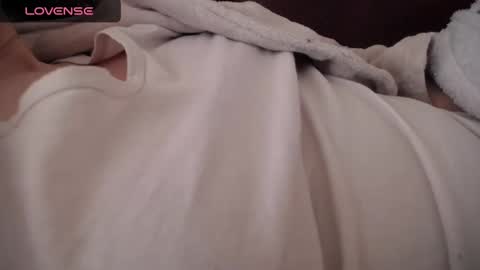 lenagolden online show from February 20, 2025, 12:04 pm