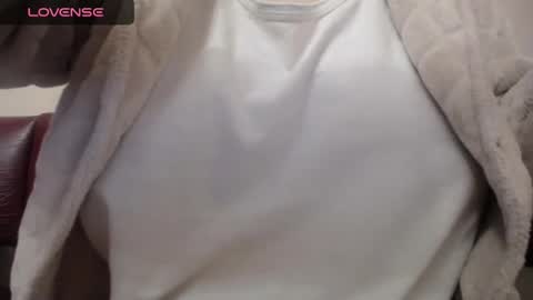 lenagolden online show from February 20, 2025, 6:24 pm