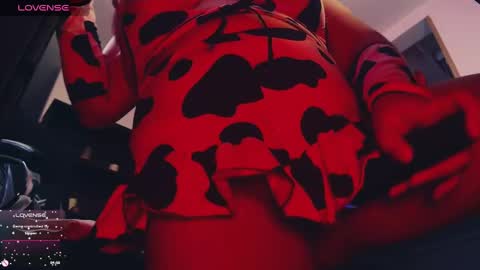 Lenna Kang online show from September 19, 2025, 8:20 pm