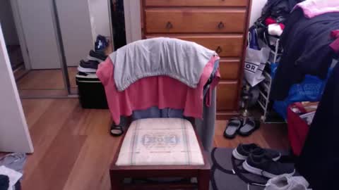 Pussylicker online show from September 19, 2025, 2:57 am