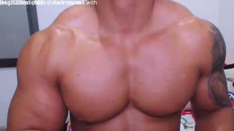 Snapshot of leo_muscleboy chatting on December 11, 2024, 2:30 am Leo online show from December 11, 2024, 2:30 am