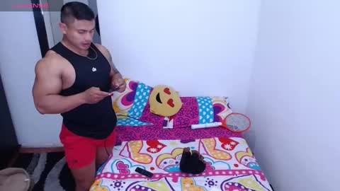 Snapshot of leo_muscleboy chatting on February 8, 2025, 1:11 am Leo online show from February 8, 2025, 1:11 am