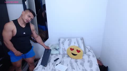 Snapshot of leo_muscleboy chatting on February 18, 2025, 10:58 pm Leo online show from February 18, 2025, 10:58 pm