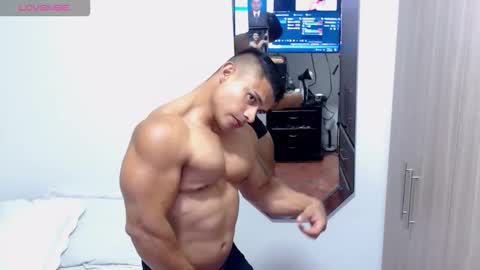 Snapshot of leo_muscleboy chatting on October 22, 2025, 9:47 pm Leo online show from October 22, 2025, 9:47 pm