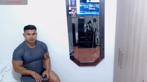 Snapshot of leo_muscleboy chatting on October 24, 2025, 11:56 pm Leo online show from October 24, 2025, 11:56 pm