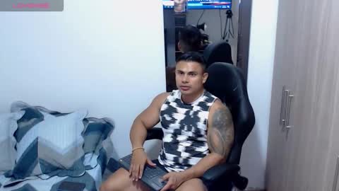 Snapshot of leo_muscleboy chatting on November 19, 2025, 12:54 am Leo online show from November 19, 2025, 12:54 am