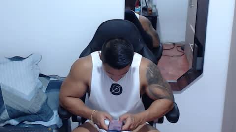 Snapshot of leo_muscleboy chatting on February 21, 2026, 12:33 am Leo online show from February 21, 2026, 12:33 am