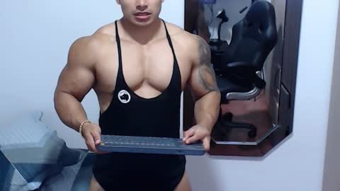 Snapshot of leo_muscleboy chatting on February 24, 2026, 2:42 am Leo online show from February 24, 2026, 2:42 am