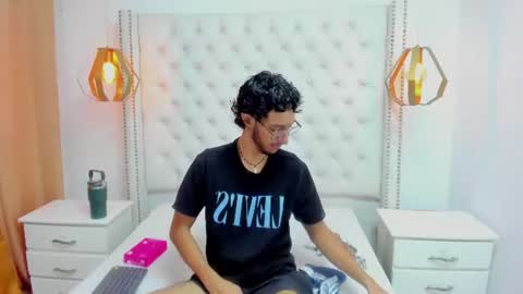 Snapshot of leo_sanz6 chatting on July 17, 2026, 12:23 pm LEO online show from July 17, 2026, 12:23 pm