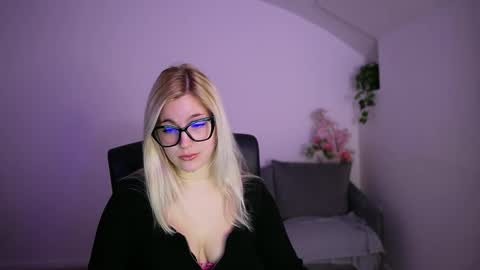 leokitty  online show from March 22, 2026, 2:09 pm