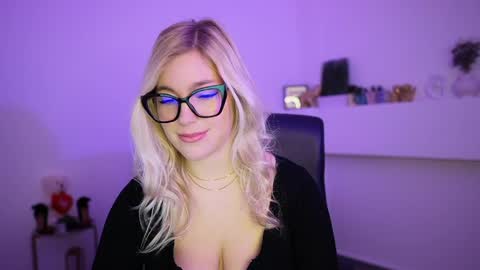 leokitty  online show from April 23, 2026, 1:13 pm