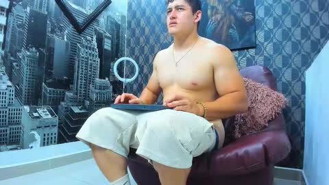 Leon Smoron online show from February 8, 2026, 12:47 am