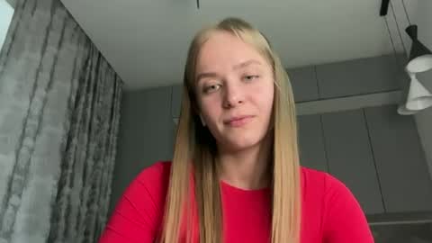 Snapshot of leona_grand chatting on June 12, 2026, 12:59 pm Emma online show from June 12, 2026, 12:59 pm