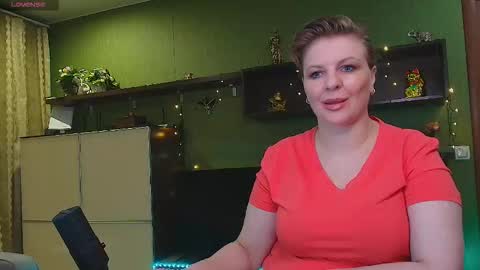 Snapshot of leona_tracie chatting on March 19, 2026, 9:41 pm Leona tracie online show from March 19, 2026, 9:41 pm