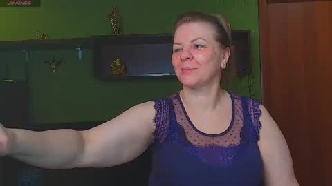 Snapshot of leona_tracie chatting on March 29, 2026, 4:45 am Leona tracie online show from March 29, 2026, 4:45 am