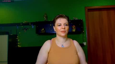 Snapshot of leona_tracie chatting on April 3, 2026, 9:29 am Leona tracie online show from April 3, 2026, 9:29 am