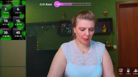 Snapshot of leona_tracie chatting on April 8, 2026, 8:09 pm Leona tracie online show from April 8, 2026, 8:09 pm
