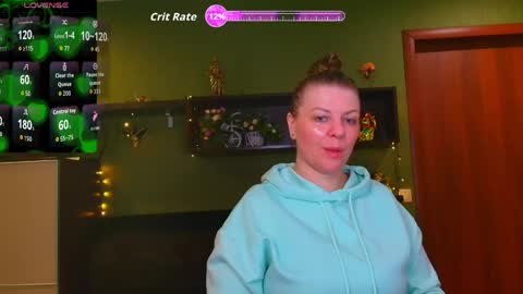 Snapshot of leona_tracie chatting on April 9, 2026, 7:08 pm Leona tracie online show from April 9, 2026, 7:08 pm