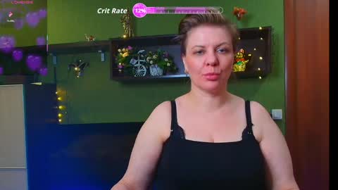 Snapshot of leona_tracie chatting on April 23, 2026, 8:24 am Leona tracie online show from April 23, 2026, 8:24 am