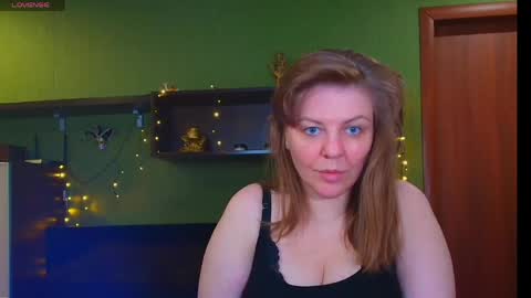 Snapshot of leona_tracie chatting on April 25, 2026, 8:06 am Leona tracie online show from April 25, 2026, 8:06 am