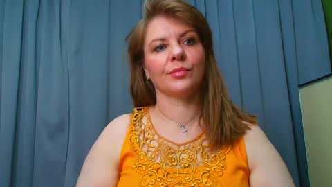 Snapshot of leona_tracie chatting on May 6, 2026, 9:09 pm Leona tracie online show from May 6, 2026, 9:09 pm