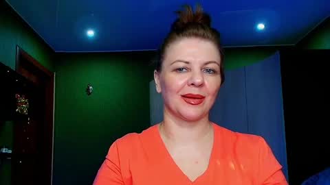 Snapshot of leona_tracie chatting on May 11, 2026, 3:45 am Leona tracie online show from May 11, 2026, 3:45 am