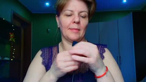 Snapshot of leona_tracie chatting on May 18, 2026, 11:43 pm Leona tracie online show from May 18, 2026, 11:43 pm