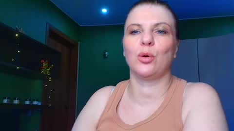 Snapshot of leona_tracie chatting on May 23, 2026, 3:27 pm Leona tracie online show from May 23, 2026, 3:27 pm