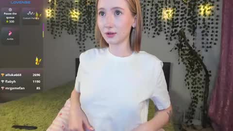 Leona online show from April 13, 2026, 1:44 am