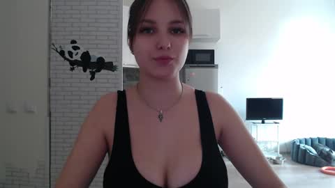 Leonaalove online show from April 4, 2026, 1:08 pm