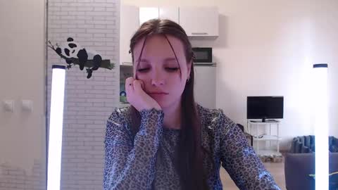 Leonaalove online show from April 23, 2026, 1:13 pm