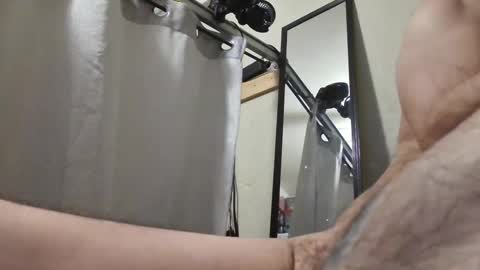 Snapshot of leonar0101 chatting on December 8, 2024, 5:07 am leonar0101 online show from December 8, 2024, 5:07 am