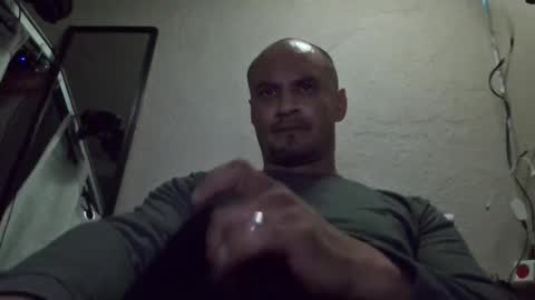 Snapshot of leonar0101 chatting on December 17, 2024, 7:37 pm leonar0101 online show from December 17, 2024, 7:37 pm