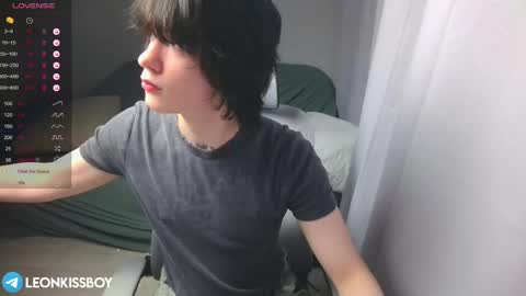 Snapshot of leonkissboy chatting on March 16, 2026, 10:08 am leonkissboy online show from March 16, 2026, 10:08 am