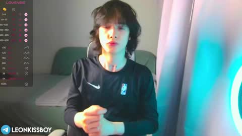 Snapshot of leonkissboy chatting on March 29, 2026, 10:26 am leonkissboy online show from March 29, 2026, 10:26 am