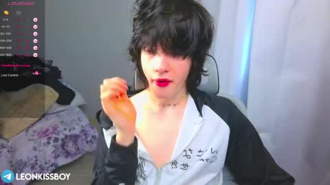 Snapshot of leonkissboy chatting on March 31, 2026, 7:53 am leonkissboy online show from March 31, 2026, 7:53 am