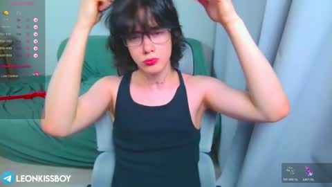 Snapshot of leonkissboy chatting on April 3, 2026, 4:49 pm leonkissboy online show from April 3, 2026, 4:49 pm